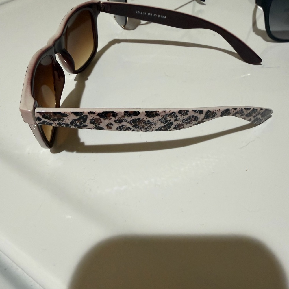 Stylish Women's Sunglasses Set - Leopard Print & Oversized Aviator - Picture 5 of 5